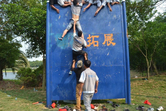 2014年第三批精英團(tuán)隊拓展訓(xùn)練順利舉行